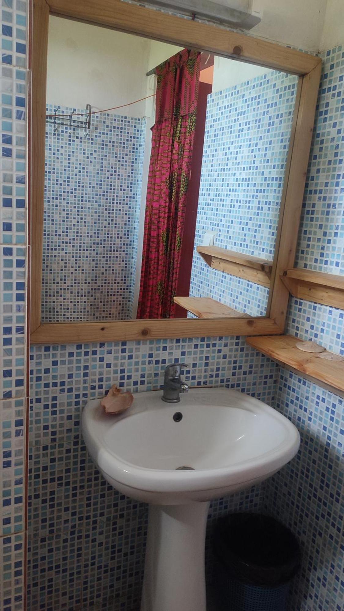 Akine Ti Kasso Piscine Hotel Diembéreng Екстериор снимка
