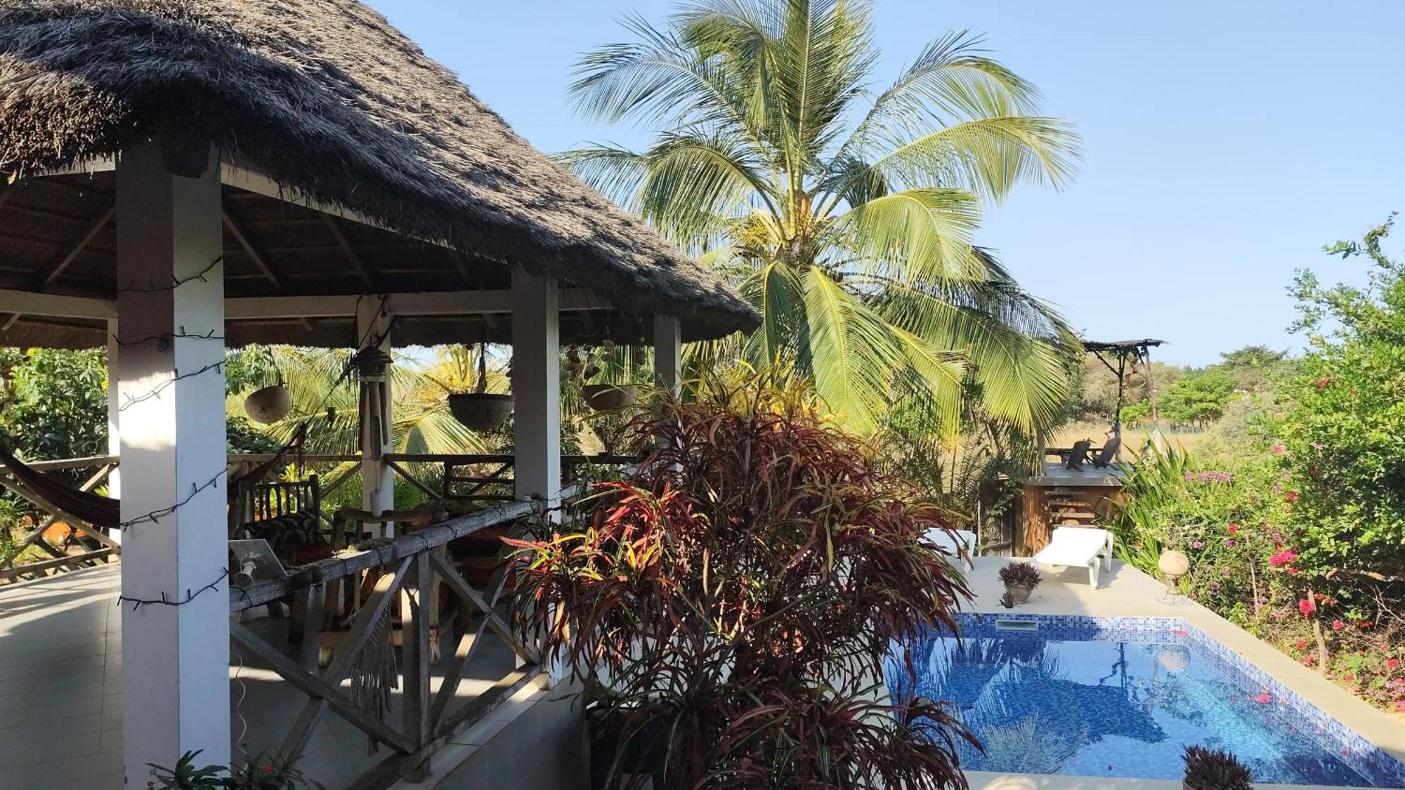 Akine Ti Kasso Piscine Hotel Diembéreng Екстериор снимка